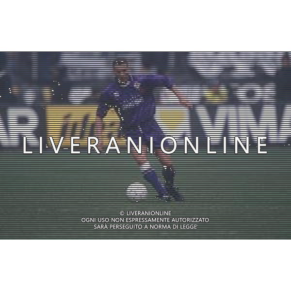 DIAP-RETROSPETTIVA SANDRO COIS CALCIATORE NELLA FOTO SANDRO COIS CON LA MAGLIA DELLA FIORENTINA CALCIO ANNO 1994-95 AG ALDO LIVERANI SAS