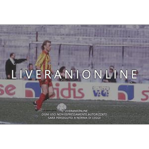 DIAP-RETROSPETTIVA PAOLO BENEDETTI CALCIATORE NELLA FOTO PAOLO BENEDETTI CON LA MAGLIA DEL LECCE CALCIO 1990-91 AG ALDO LIVERANI SAS