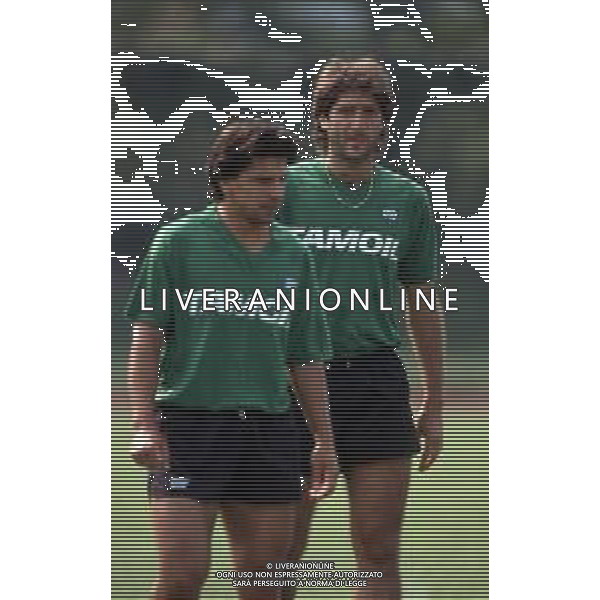 DIAP-RETROSPETTIVA TEBALDO BIGLIARDI CALCIATORE NELLA FOO TEBALDO BIGLIARDI CON LA MAGLIA DELL\'ATALANTA CALCIO NELL\'ANNO 1990-1991 CON ELIGIO NICOLINI AG ALDO LIVERANI SAS