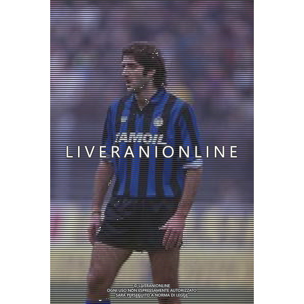 DIAP-RETROSPETTIVA TEBALDO BIGLIARDI CALCIATORE NELLA FOO TEBALDO BIGLIARDI CON LA MAGLIA DELL\'ATALANTA CALCIO NELL\'ANNO 1990-1991 AG ALDO LIVERANI SAS