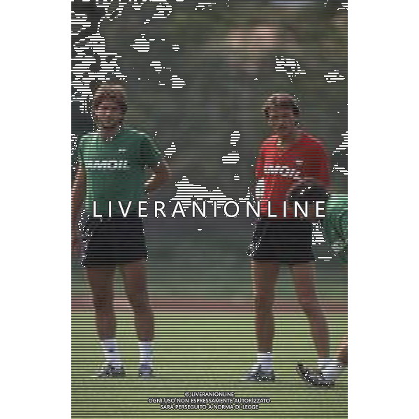 DIAP-RETROSPETTIVA TEBALDO BIGLIARDI CALCIATORE NELLA FOO TEBALDO BIGLIARDI CON LA MAGLIA DELL\'ATALANTA CALCIO NELL\'ANNO 1990-1991 CON PIERLUIGI FROSIO AG ALDO LIVERANI SAS