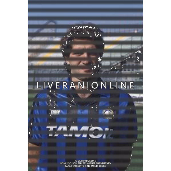 DIAP-RETROSPETTIVA TEBALDO BIGLIARDI CALCIATORE NELLA FOO TEBALDO BIGLIARDI CON LA MAGLIA DELL\'ATALANTA CALCIO NELL\'ANNO 1990-1991 AG ALDO LIVERANI SAS