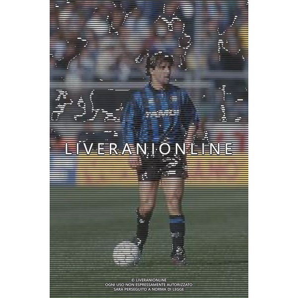 DIAP-RETROSPETTIVA TEBALDO BIGLIARDI CALCIATORE NELLA FOO TEBALDO BIGLIARDI CON LA MAGLIA DELL\'ATALANTA CALCIO NELL\'ANNO 1991-1992 AG ALDO LIVERANI SAS