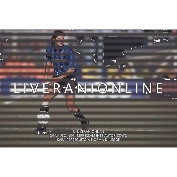 DIAP-RETROSPETTIVA TEBALDO BIGLIARDI CALCIATORE NELLA FOO TEBALDO BIGLIARDI CON LA MAGLIA DELL\'ATALANTA CALCIO NELL\'ANNO 1991-1992 AG ALDO LIVERANI SAS