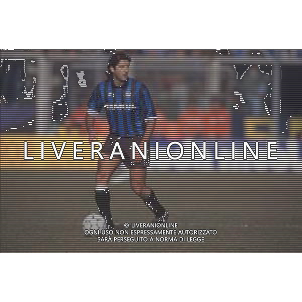 DIAP-RETROSPETTIVA TEBALDO BIGLIARDI CALCIATORE NELLA FOO TEBALDO BIGLIARDI CON LA MAGLIA DELL\'ATALANTA CALCIO NELL\'ANNO 1991-1992 AG ALDO LIVERANI SAS