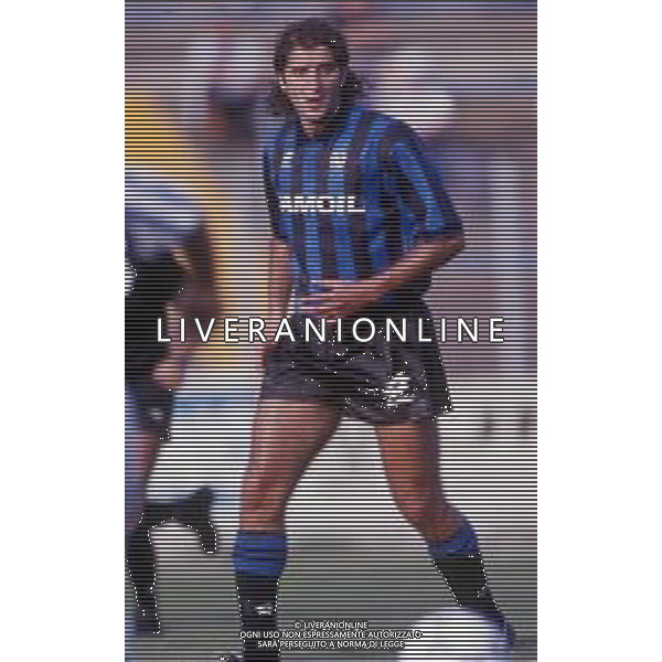 DIAP-RETROSPETTIVA TEBALDO BIGLIARDI CALCIATORE NELLA FOO TEBALDO BIGLIARDI CON LA MAGLIA DELL\'ATALANTA CALCIO NELL\'ANNO 1992-1993 AG ALDO LIVERANI SAS