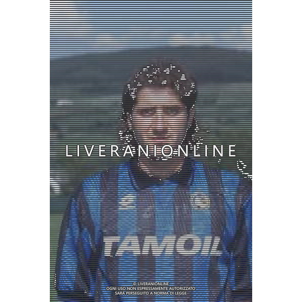 DIAP-RETROSPETTIVA TEBALDO BIGLIARDI CALCIATORE NELLA FOO TEBALDO BIGLIARDI CON LA MAGLIA DELL\'ATALANTA CALCIO NELL\'ANNO 1992-1993 AG ALDO LIVERANI SAS