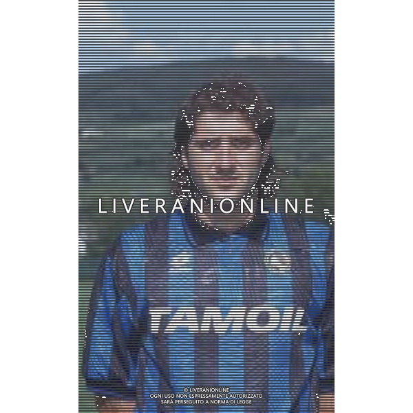 DIAP-RETROSPETTIVA TEBALDO BIGLIARDI CALCIATORE NELLA FOO TEBALDO BIGLIARDI CON LA MAGLIA DELL\'ATALANTA CALCIO NELL\'ANNO 1992-1993 AG ALDO LIVERANI SAS