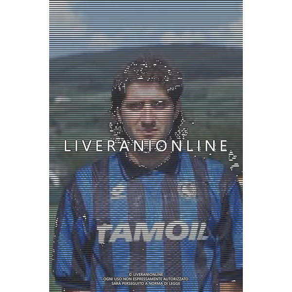 DIAP-RETROSPETTIVA TEBALDO BIGLIARDI CALCIATORE NELLA FOO TEBALDO BIGLIARDI CON LA MAGLIA DELL\'ATALANTA CALCIO NELL\'ANNO 1992-1993 AG ALDO LIVERANI SAS