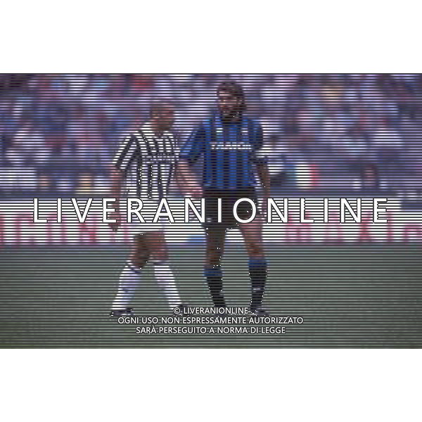 DIAP-RETROSPETTIVA TEBALDO BIGLIARDI CALCIATORE NELLA FOO TEBALDO BIGLIARDI CON LA MAGLIA DELL\'ATALANTA CALCIO NELL\'ANNO 1993 CON GIANLUCA VIALLI AG ALDO LIVERANI SAS