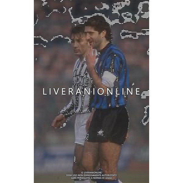 DIAP-RETROSPETTIVA TEBALDO BIGLIARDI CALCIATORE NELLA FOO TEBALDO BIGLIARDI CON LA MAGLIA DELL\'ATALANTA CALCIO NELL\'ANNO 1992-1993 CON PIERLUIGI CASIRAGHI AG ALDO LIVERANI SAS