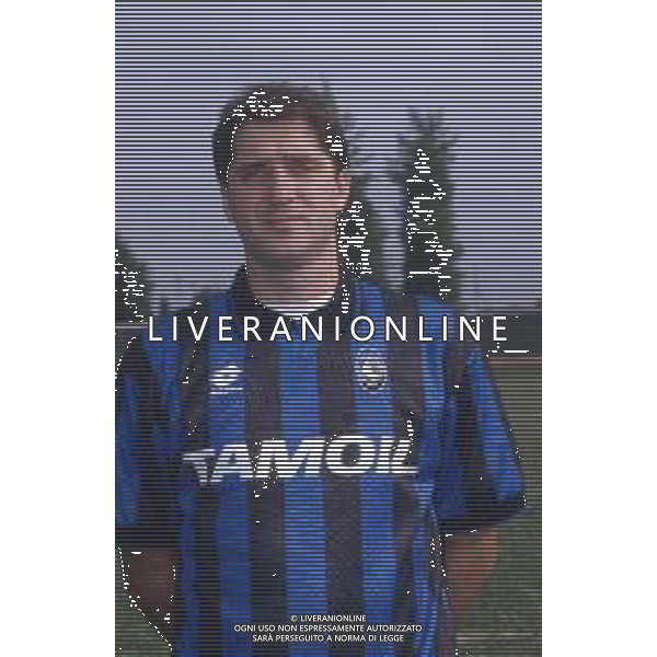 DIAP-RETROSPETTIVA TEBALDO BIGLIARDI CALCIATORE NELLA FOO TEBALDO BIGLIARDI CON LA MAGLIA DELL\'ATALANTA CALCIO NELL\'ANNO 1993 AG ALDO LIVERANI SAS