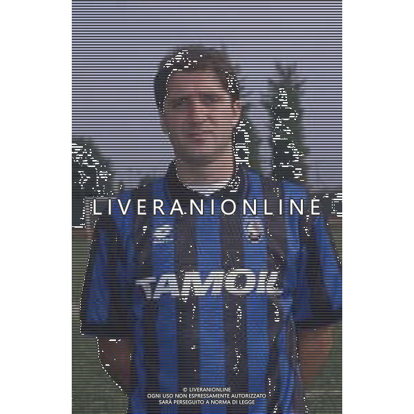 DIAP-RETROSPETTIVA TEBALDO BIGLIARDI CALCIATORE NELLA FOO TEBALDO BIGLIARDI CON LA MAGLIA DELL\'ATALANTA CALCIO NELL\'ANNO 1993 AG ALDO LIVERANI SAS