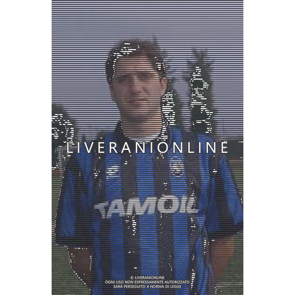 DIAP-RETROSPETTIVA TEBALDO BIGLIARDI CALCIATORE NELLA FOO TEBALDO BIGLIARDI CON LA MAGLIA DELL\'ATALANTA CALCIO NELL\'ANNO 1993 AG ALDO LIVERANI SAS
