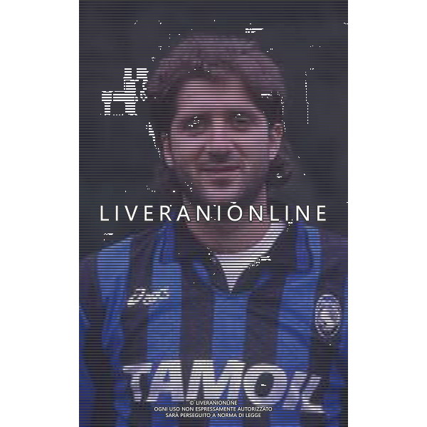 DIAP-RETROSPETTIVA TEBALDO BIGLIARDI CALCIATORE NELLA FOO TEBALDO BIGLIARDI CON LA MAGLIA DELL\'ATALANTA CALCIO NELL\'ANNO 1994 AG ALDO LIVERANI SAS