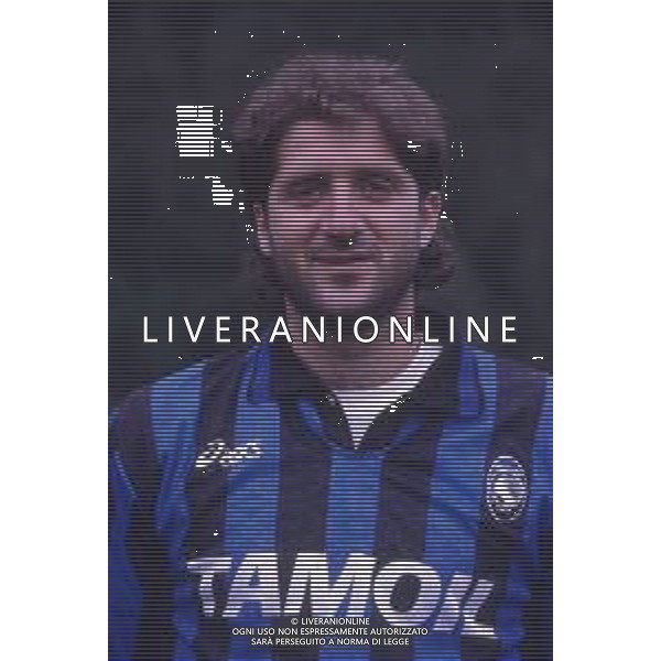 DIAP-RETROSPETTIVA TEBALDO BIGLIARDI CALCIATORE NELLA FOO TEBALDO BIGLIARDI CON LA MAGLIA DELL\'ATALANTA CALCIO NELL\'ANNO 1994 AG ALDO LIVERANI SAS