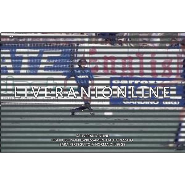 DIAP-RETROSPETTIVA TEBALDO BIGLIARDI CALCIATORE NELLA FOO TEBALDO BIGLIARDI CON LA MAGLIA DELL\'ATALANTA CALCIO NELL\'ANNO 1994 AG ALDO LIVERANI SAS