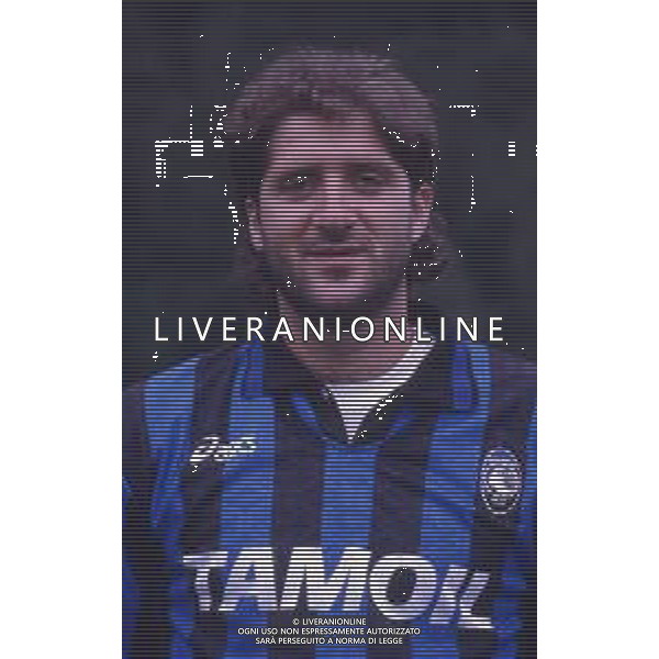 DIAP-RETROSPETTIVA TEBALDO BIGLIARDI CALCIATORE NELLA FOO TEBALDO BIGLIARDI CON LA MAGLIA DELL\'ATALANTA CALCIO NELL\'ANNO 1994 AG ALDO LIVERANI SAS