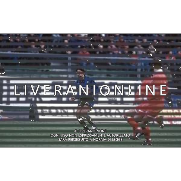DIAP-RETROSPETTIVA TEBALDO BIGLIARDI CALCIATORE NELLA FOO TEBALDO BIGLIARDI CON LA MAGLIA DELL\'ATALANTA CALCIO NELL\'ANNO 1994 AG ALDO LIVERANI SAS
