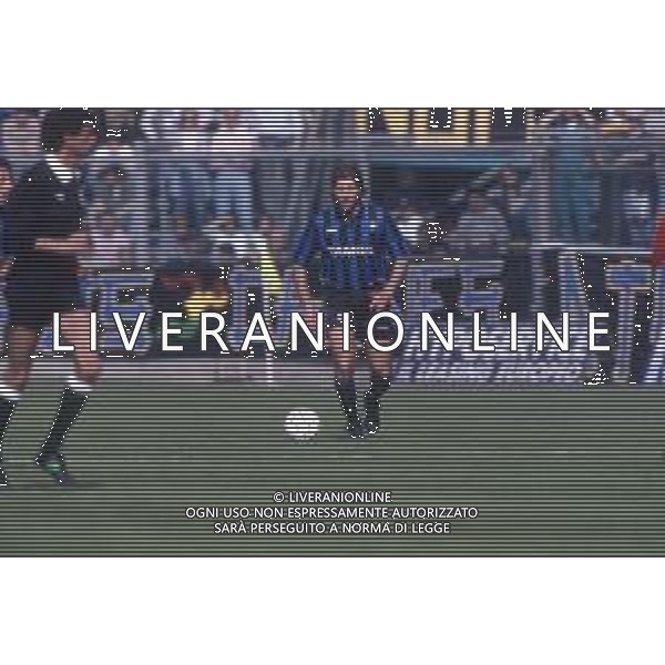 DIAP-RETROSPETTIVA TEBALDO BIGLIARDI CALCIATORE NELLA FOO TEBALDO BIGLIARDI CON LA MAGLIA DELL\'ATALANTA CALCIO NELL\'ANNO 1994 AG ALDO LIVERANI SAS