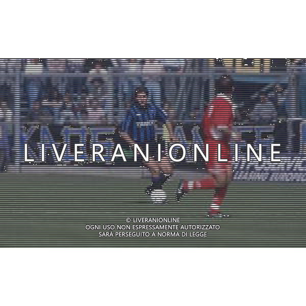 DIAP-RETROSPETTIVA TEBALDO BIGLIARDI CALCIATORE NELLA FOO TEBALDO BIGLIARDI CON LA MAGLIA DELL\'ATALANTA CALCIO NELL\'ANNO 1994 AG ALDO LIVERANI SAS