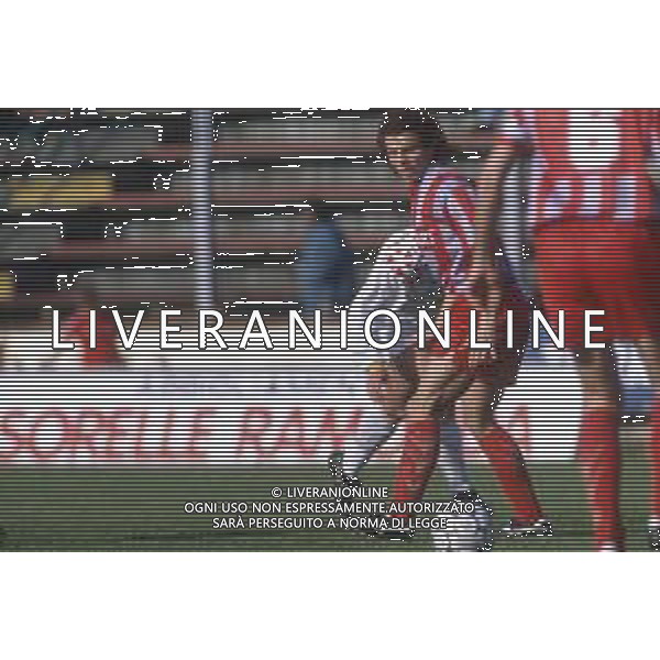 DIAP-RETROSPETTIVA FRANCESCO COLONNESE CALCIATORE NELLA FOTO FRANCESCO COLONNESE CON LA MAGLIA DELLA CREMONESE CALCIO NELL\'ANNO 1992-1993 AG ALDO LIVERANI SAS
