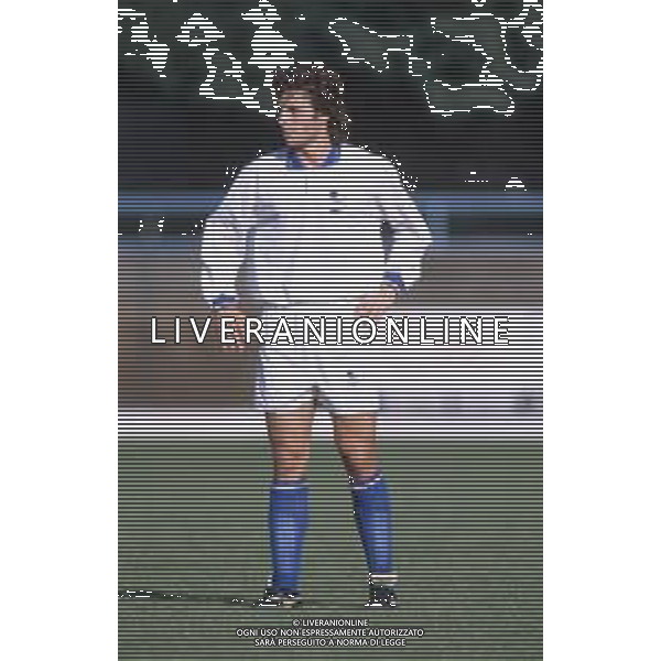 DIAP-RETROSPETTIVA FRANCESCO COLONNESE CALCIATORE NELLA FOTO FRANCESCO COLONNESE CON LA MAGLIA DELLA NAZIONALE ITALIANA NELL\'ANNO 1992-1993 AG ALDO LIVERANI SAS