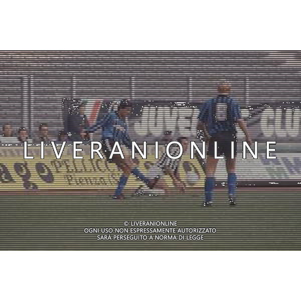 DIAP-RETROSPETTIVA ANTONIO CHAMOT CALCIATORE NELLA FOTO JOSE\' ANTONIO CHAMOT CON LA MAGLIA DEL PISA CALCIO NELL\'ANNO 1990-91 AG ALDO LIVERANI SAS
