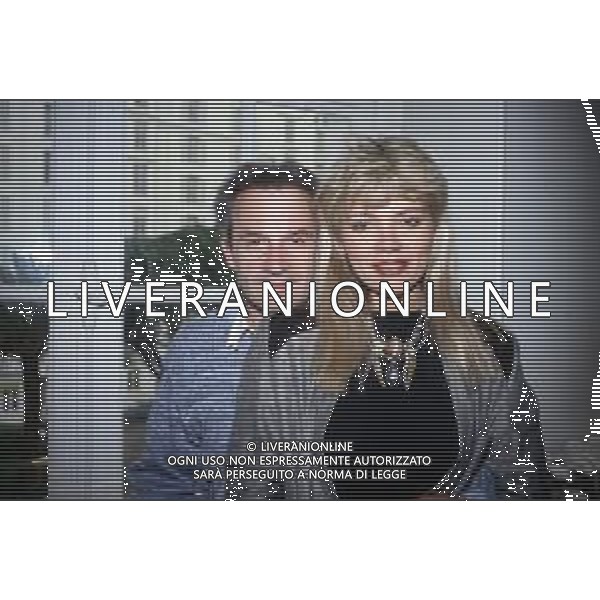 DIA-RETROSPETTIVA GIORGIO MORODER PRODUTTORE DISCOGRAFICO -COMPOSITORE E DISK JOCKEY NELLA FOTO GIORGIO MORODER A CANNES NELL’ANNO 1984 CON HELEN ST. JOHN AGENZIA ALDO LIVERANI SAS