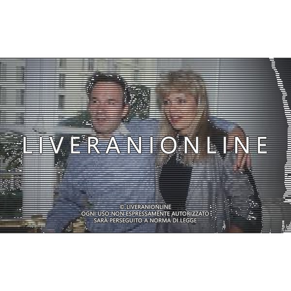 DIA-RETROSPETTIVA GIORGIO MORODER PRODUTTORE DISCOGRAFICO -COMPOSITORE E DISK JOCKEY NELLA FOTO GIORGIO MORODER A CANNES NELL’ANNO 1984 CON HELEN ST. JOHN AGENZIA ALDO LIVERANI SAS