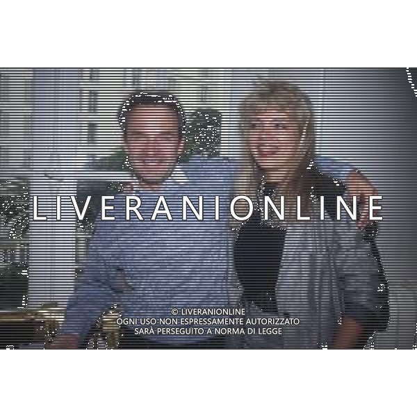 DIA-RETROSPETTIVA GIORGIO MORODER PRODUTTORE DISCOGRAFICO -COMPOSITORE E DISK JOCKEY NELLA FOTO GIORGIO MORODER A CANNES NELL’ANNO 1984 CON HELEN ST. JOHN AGENZIA ALDO LIVERANI SAS