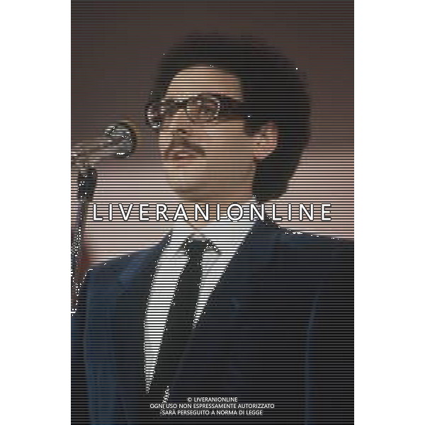 DIAP-RETROSPETTIVA EDOARDO DE CRESCENZO CANTANTE NELLA FOTO EDOARDO DE CRESCENZO A SANREMO NELL\'ANNO 1981 AG ALDO LIVERANI SAS