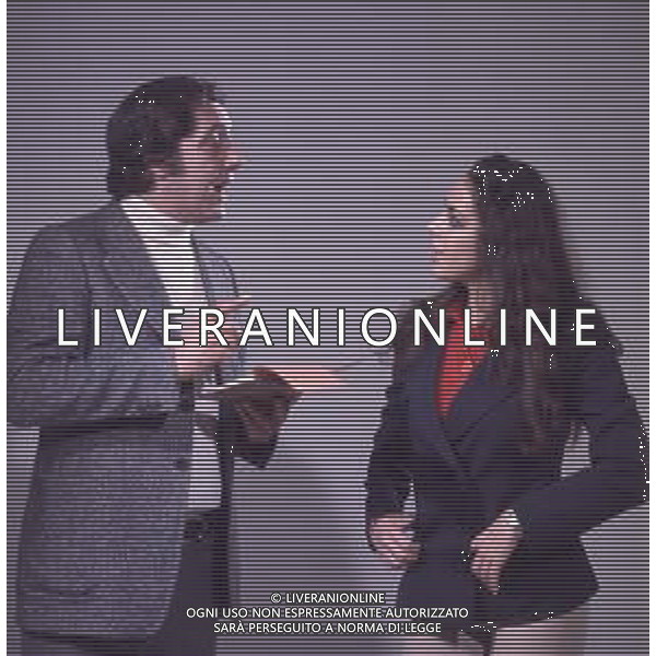 DIAP-RETROSPETTIVA CORRADO MANTONI PRESENTATORE TELEVISIVO NELLA FOTO CORRADO MANTONI CON DORA MORONI NELL\'ANNO 1974 A ROMA AG ALDO LIVERANI SAS