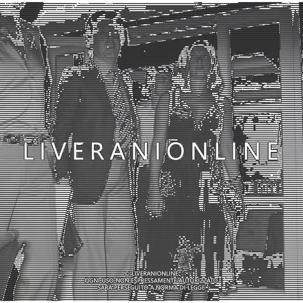 NEG-RETROSPETTIVA CLAUDIO LIPPI PRESENTATORE TELEVISIVO NELLA FOTO CLAUDIO LIPPI ALLA BUSSOLA DI VIAREGGIO NELL\'ANNO 1975 AG ALDO LIVERANI SAS  