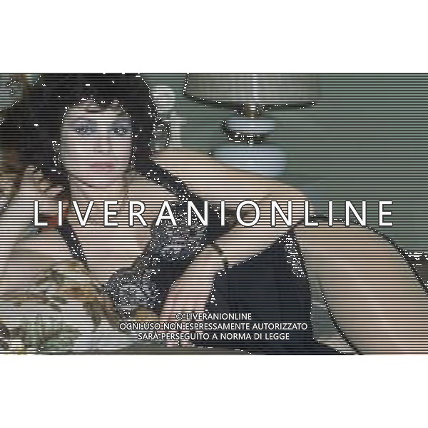 DIAP-RETROSPETTIVA CARMEN RUSSO ATTRICE E SHOWGIRL E BALLERINA NELLA FOTO CARMEN RUSSO A ROMA NELL\'ANNO 1980 FOTO EDGARDO DELLA SCORCIOSA-AG ALDO LIVERANI SAS 