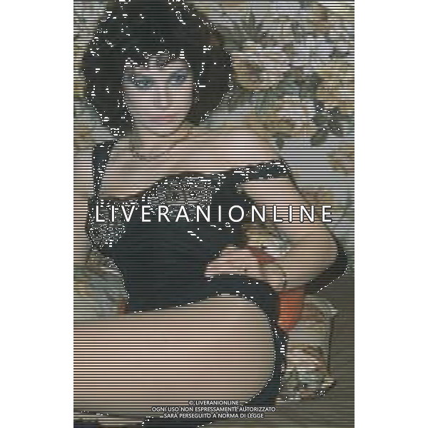 DIAP-RETROSPETTIVA CARMEN RUSSO ATTRICE E SHOWGIRL E BALLERINA NELLA FOTO CARMEN RUSSO A ROMA NELL\'ANNO 1980 FOTO EDGARDO DELLA SCORCIOSA-AG ALDO LIVERANI SAS 