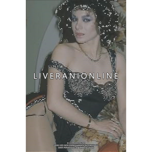 DIAP-RETROSPETTIVA CARMEN RUSSO ATTRICE E SHOWGIRL E BALLERINA NELLA FOTO CARMEN RUSSO A ROMA NELL\'ANNO 1980 FOTO EDGARDO DELLA SCORCIOSA-AG ALDO LIVERANI SAS 