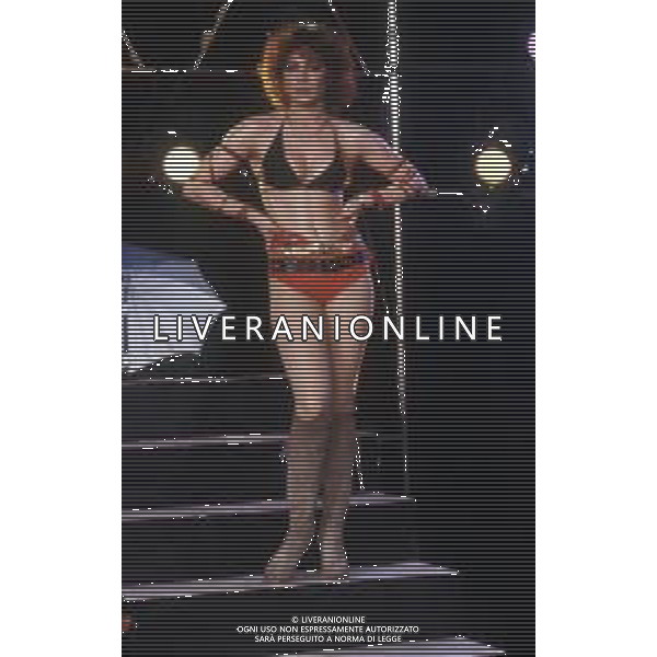 DIAP-RETROSPETTIVA CARMEN RUSSO ATTRICE E SHOWGIRL E BALLERINA NELLA FOTO CARMEN RUSSO NELL\'ANNO 1981 AG ALDO LIVERANI SAS 
