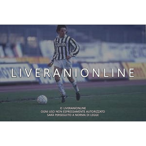 DIAP-RETROSPETTIVA ROBERTO BAGGIO CALCIATORE NELLA FOTO ROBERTO BAGGIO CON LA MAGLIA DELLA JUVENTUS NELL\'ANNO 1990 AG ALDO LIVERANI SAS