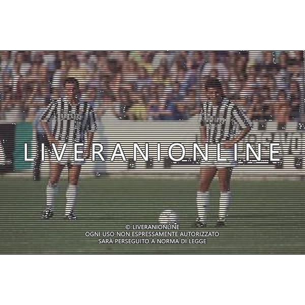 DIAP-RETROSPETTIVA ROBERTO BAGGIO CALCIATORE NELLA FOTO ROBERTO BAGGIO CON LA MAGLIA DELLA JUVENTUS NELL\'ANNO 1990 CON SALVATORE SCHILLACI AG ALDO LIVERANI SAS