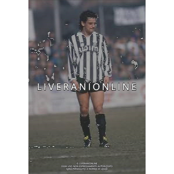 DIAP-RETROSPETTIVA ROBERTO BAGGIO CALCIATORE NELLA FOTO ROBERTO BAGGIO CON LA MAGLIA DELLA JUVENTUS NELL\'ANNO 1990 AG ALDO LIVERANI SAS