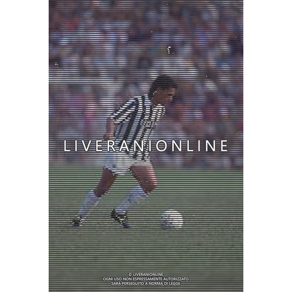 DIAP-RETROSPETTIVA ROBERTO BAGGIO CALCIATORE NELLA FOTO ROBERTO BAGGIO CON LA MAGLIA DELLA JUVENTUS NELL\'ANNO 1991 AG ALDO LIVERANI SAS