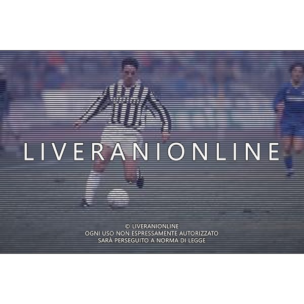 DIAP-RETROSPETTIVA ROBERTO BAGGIO CALCIATORE NELLA FOTO ROBERTO BAGGIO CON LA MAGLIA DELLA JUVENTUS NELL\'ANNO 1992 AG ALDO LIVERANI SAS