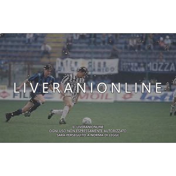 DIAP-RETROSPETTIVA ROBERTO BAGGIO CALCIATORE NELLA FOTO ROBERTO BAGGIO CON LA MAGLIA DELLA JUVENTUS NELL\'ANNO 1992 E NICOLA BERTI AG ALDO LIVERANI SAS