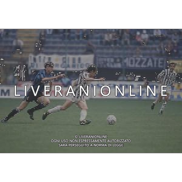 DIAP-RETROSPETTIVA ROBERTO BAGGIO CALCIATORE NELLA FOTO ROBERTO BAGGIO CON LA MAGLIA DELLA JUVENTUS NELL\'ANNO 1992 E NICOLA BERTI AG ALDO LIVERANI SAS
