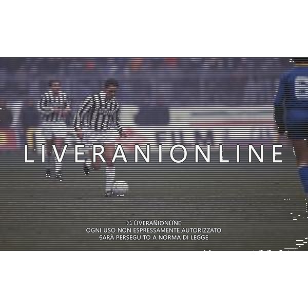 DIAP-RETROSPETTIVA ROBERTO BAGGIO CALCIATORE NELLA FOTO ROBERTO BAGGIO CON LA MAGLIA DELLA JUVENTUS NELL\'ANNO 1992 AG ALDO LIVERANI SAS