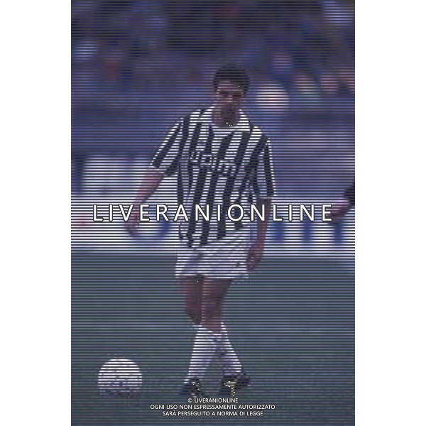 DIAP-RETROSPETTIVA ROBERTO BAGGIO CALCIATORE NELLA FOTO ROBERTO BAGGIO CON LA MAGLIA DELLA JUVENTUS NELL\'ANNO 1992 AG ALDO LIVERANI SAS