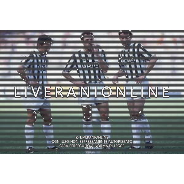 DIAP-RETROSPETTIVA ROBERTO BAGGIO CALCIATORE NELLA FOTO ROBERTO BAGGIO CON LA MAGLIA DELLA JUVENTUS NELL\'ANNO 1992 CON ANGLO ALESSIO E LUIGI DE AGOSTINI AG ALDO LIVERANI SAS