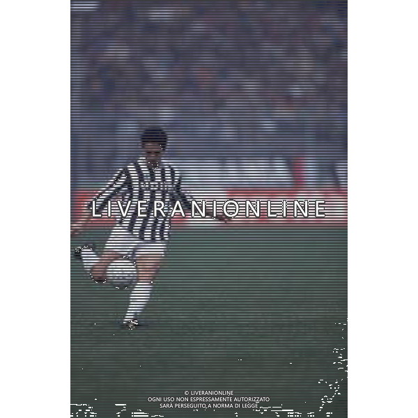 DIAP-RETROSPETTIVA ROBERTO BAGGIO CALCIATORE NELLA FOTO ROBERTO BAGGIO CON LA MAGLIA DELLA JUVENTUS NELL\'ANNO 1992 AG ALDO LIVERANI SAS
