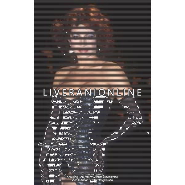 DIAP-RETROSPETTIVA CARMEN RUSSO ATTRICE E SHOWGIRL E BALLERINA NELLA FOTO CARMEN RUSSO A ROMA NELL\'ANNO 1983 FOTO EDGARDO DELLA SCORCIOSA-AG ALDO LIVERANI SAS